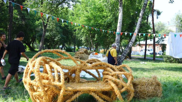 10 композиций из соломы появятся на бульваре Гагарина в Иркутске